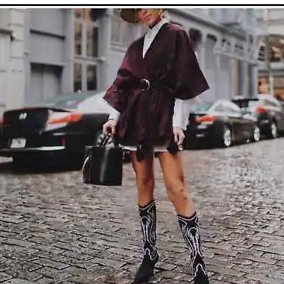 CLEOBELLA Savigny Wine Black Capelet Poncho Wrap Shawl - Picture 2 of 4